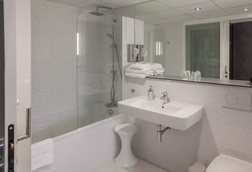 Logis Hotel Restaurant & Spa Au Comte D Ornon