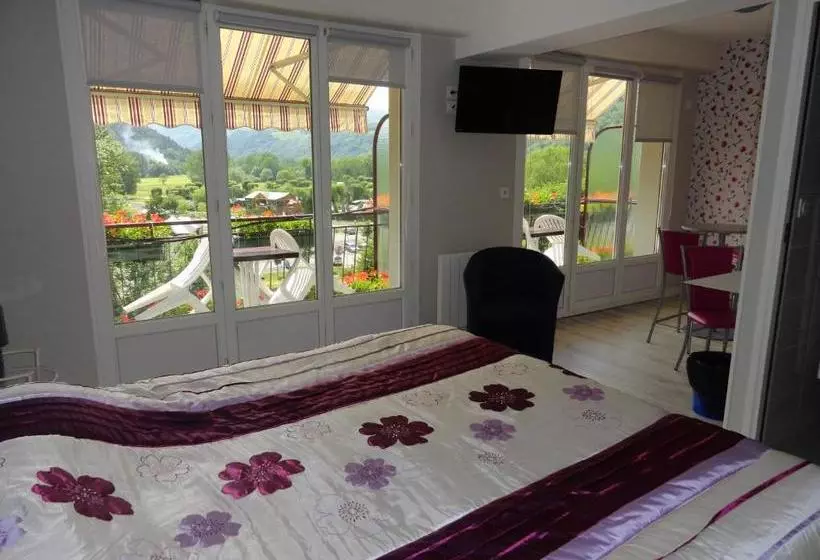 ホテル Logis Hôtel Le Beau Site