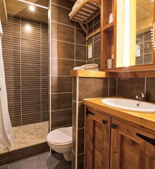 هتل Chalet Hôtel Du Mont Charvin & Spa