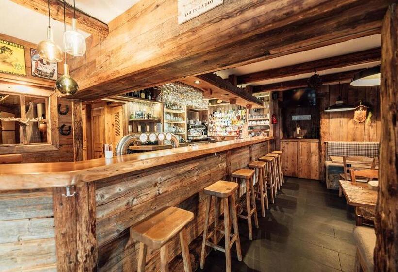 هتل Chalet Hôtel Du Mont Charvin & Spa