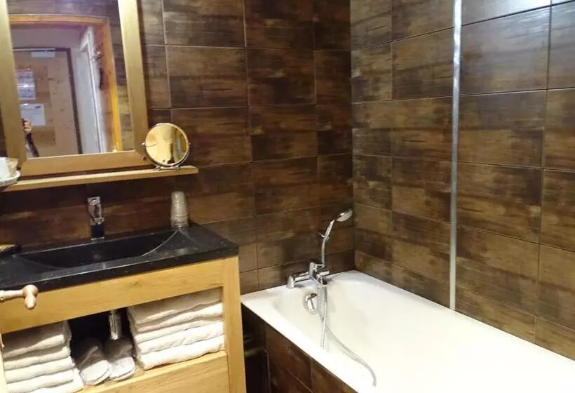 Отель Chalet Hôtel Du Mont Charvin & Spa