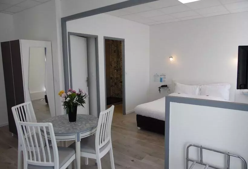 هتل Chante Grelet