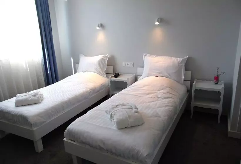 هتل Chante Grelet