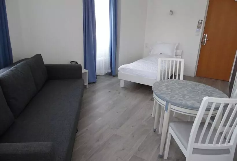 هتل Chante Grelet