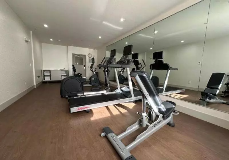 Отель Holiday Inn Express & Suites Mountain View, An Ihg