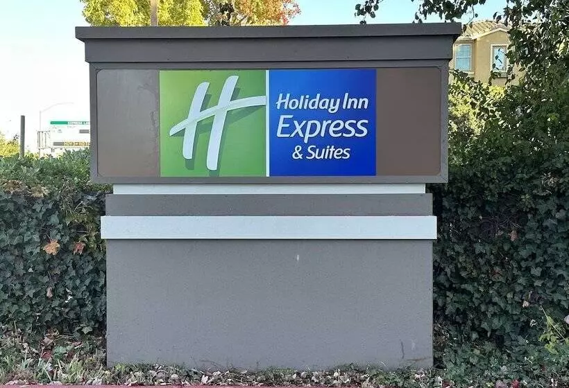 Отель Holiday Inn Express & Suites Mountain View, An Ihg