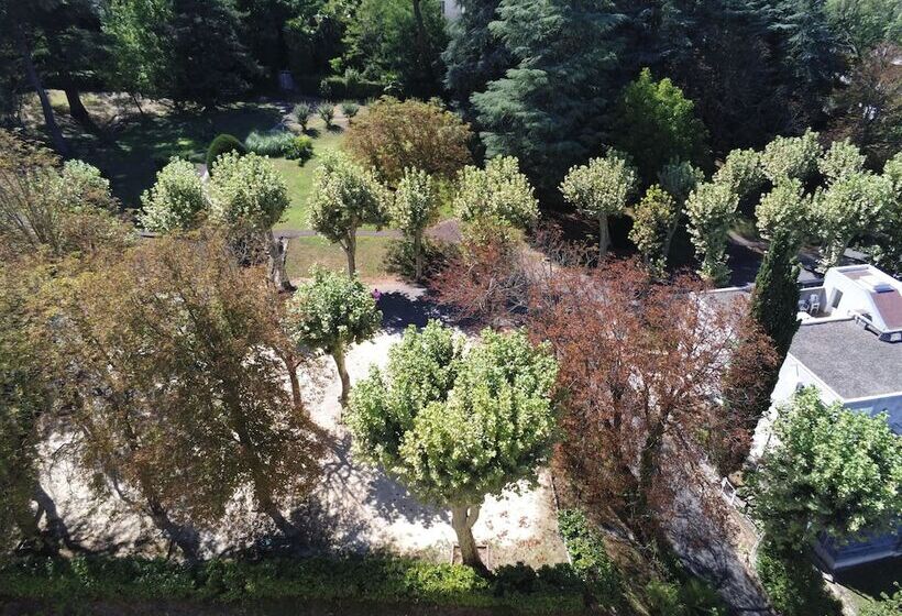 Отель Hôtel Des Thermes