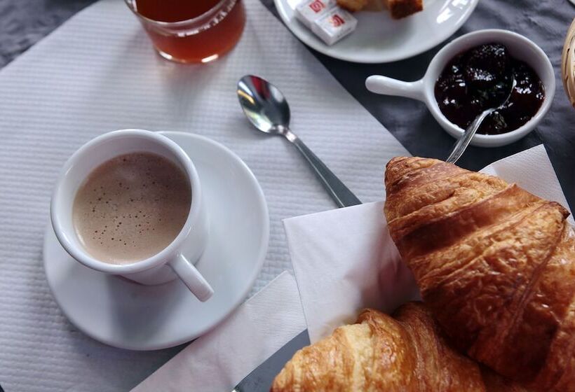 Отель Hôtel Des Thermes