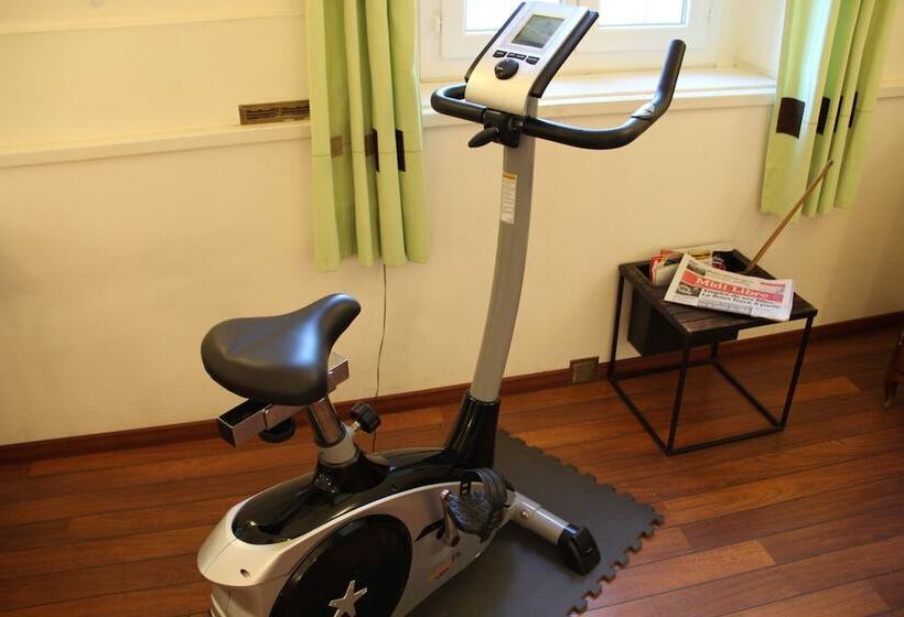 Отель Hôtel Des Thermes