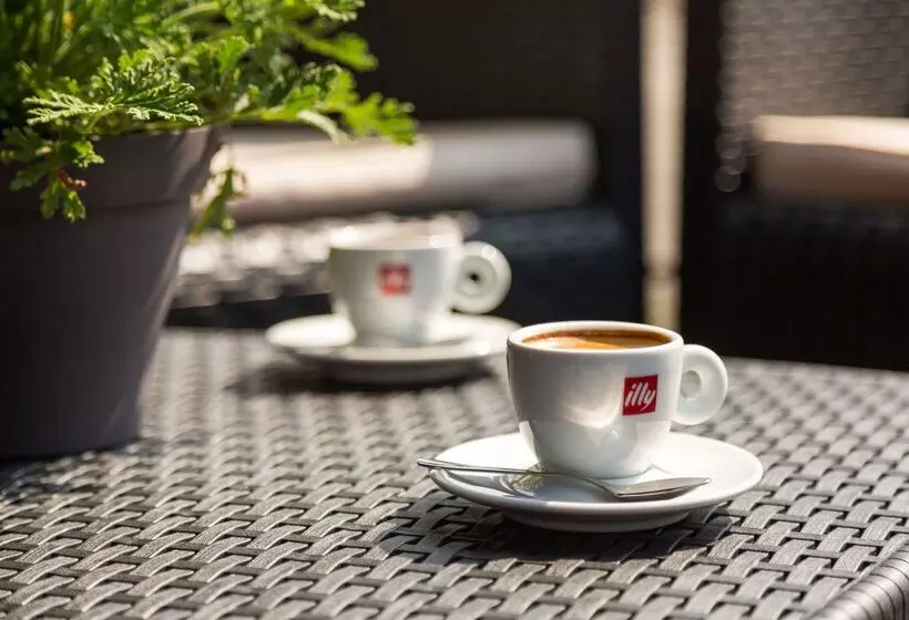 호텔 Hôtel Restaurant Du Château