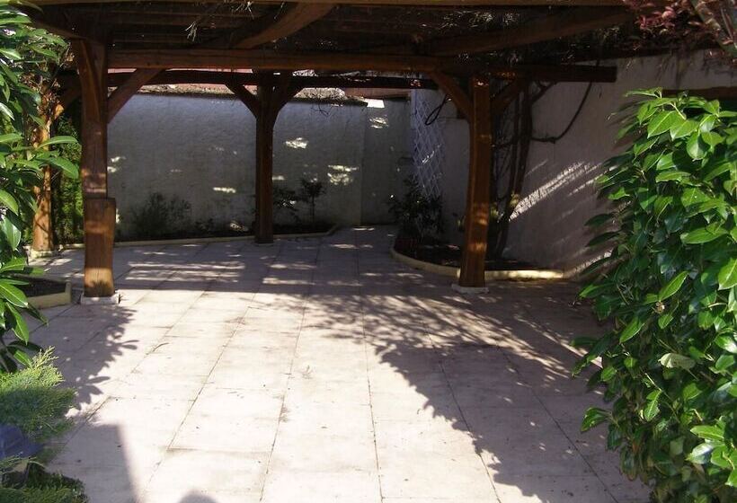 فندق Logis Auberge A La Tete De Lard