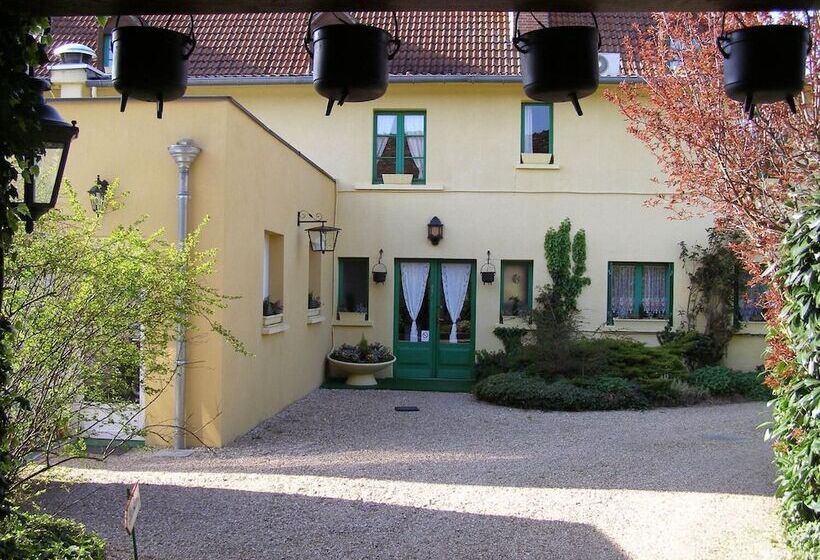 فندق Logis Auberge A La Tete De Lard