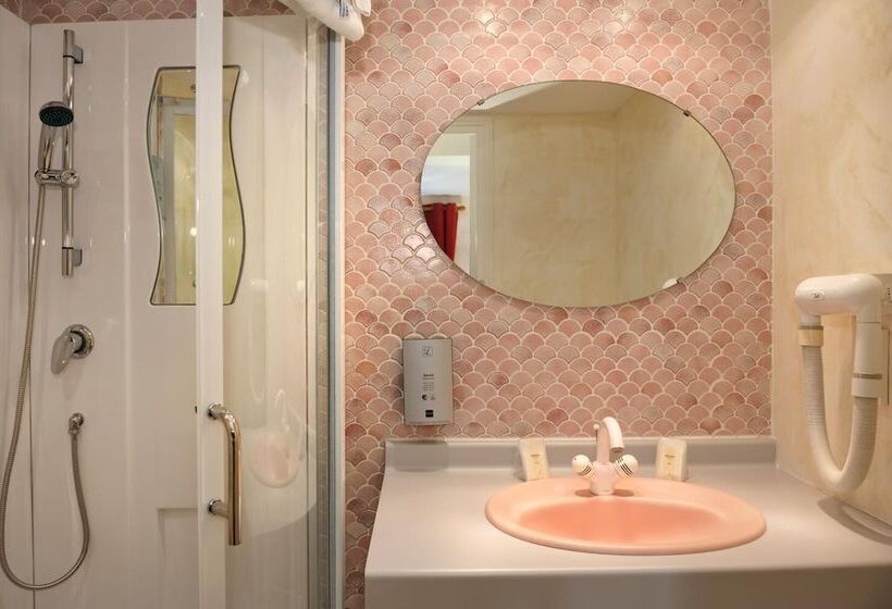 Hotel Logis Auberge A La Tete De Lard