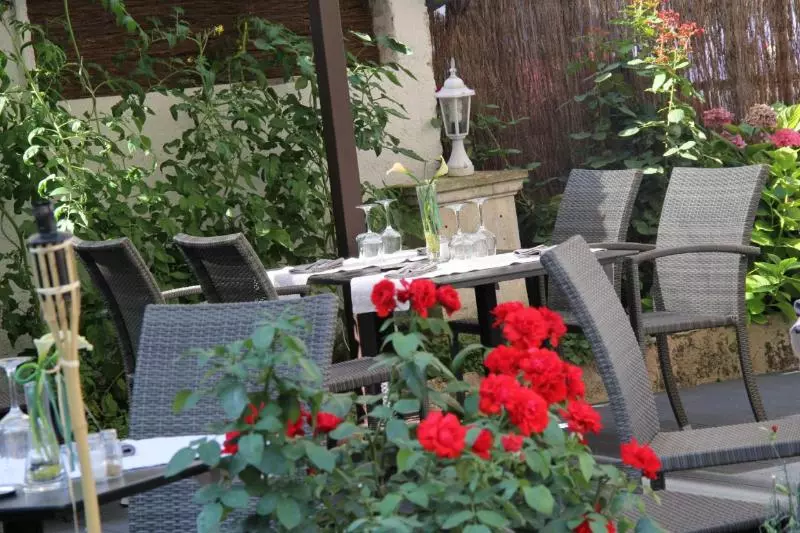 Отель Logis Hôtels Restaurant Les 3 Rois