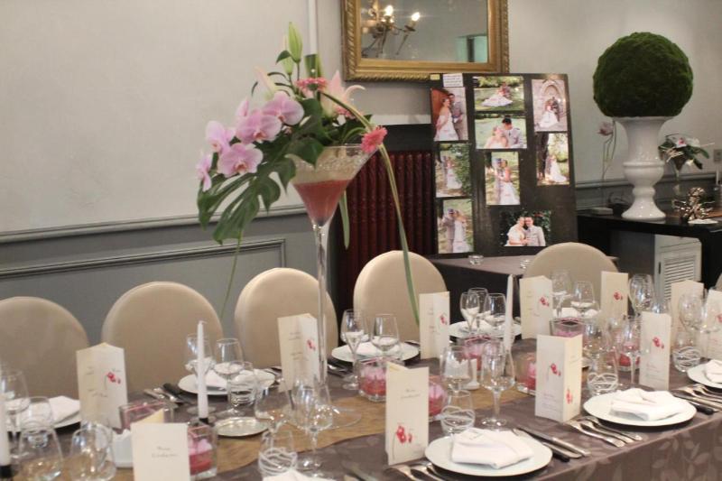 هتل Logis Hôtels Restaurant Les 3 Rois