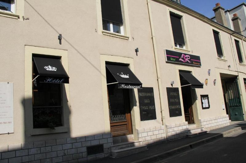 هتل Logis Hôtels Restaurant Les 3 Rois