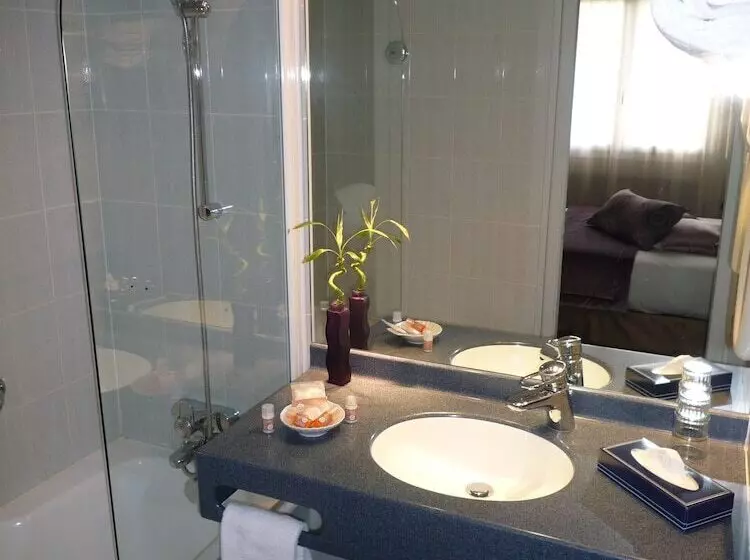 Отель The Originals City, Hôtel Rey Du Mont Sion, Saint Julien En Genevois Sud