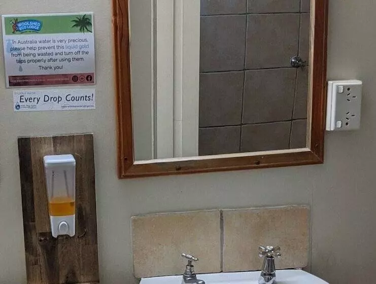 ホテル Woolshed Eco Lodge