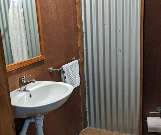 בית מלון כפרי Woolshed Eco Lodge