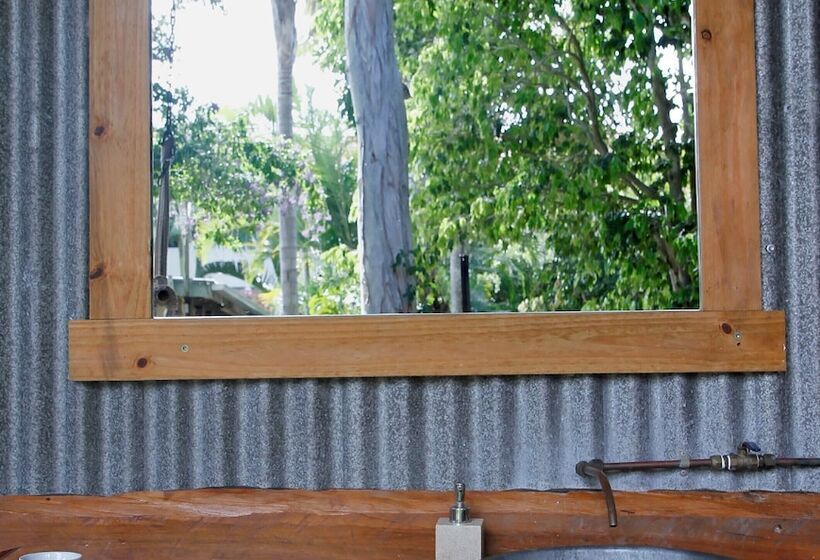 בית מלון כפרי Woolshed Eco Lodge