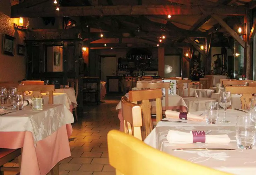 فندق Auberge De Moussy