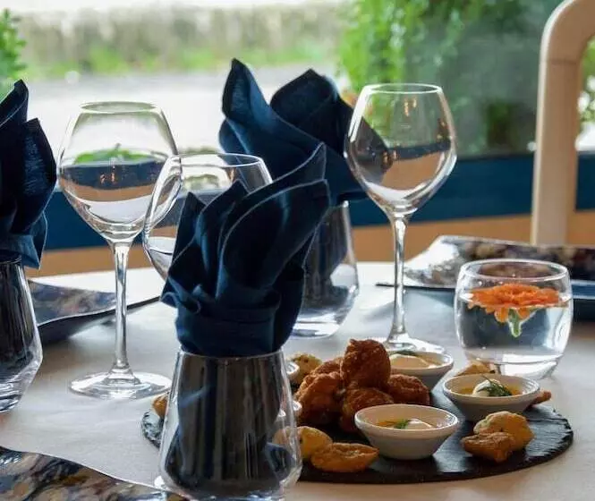 Отель Auberge De La Loire