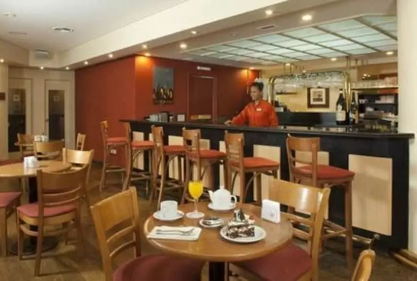 Отель Austral Plaza