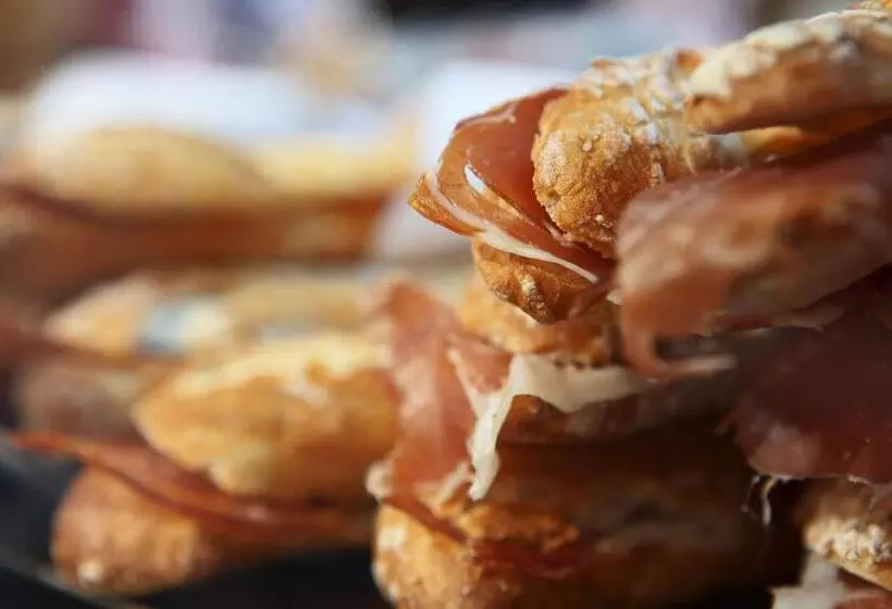 Hotel Avenida Gran Via