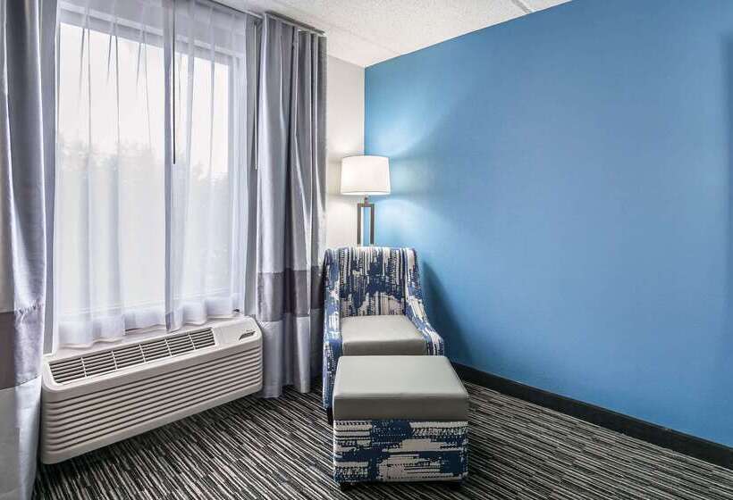 בית מלון כפרי Comfort Inn University