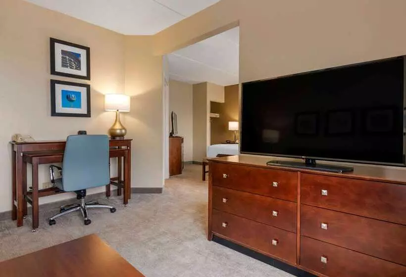 هتل Comfort Suites Near Universal Orlando Resort