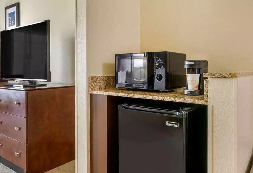 هتل Comfort Suites Near Universal Orlando Resort