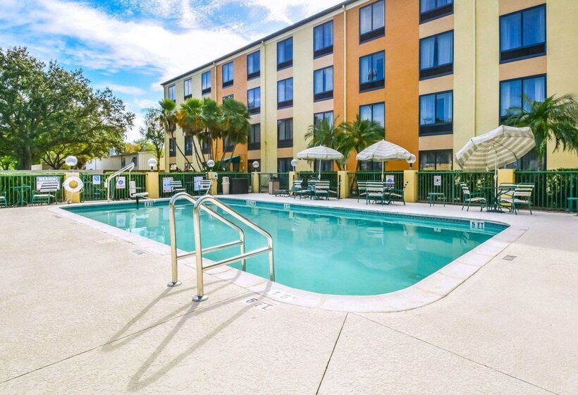 فندق Comfort Suites Tampa Brandon