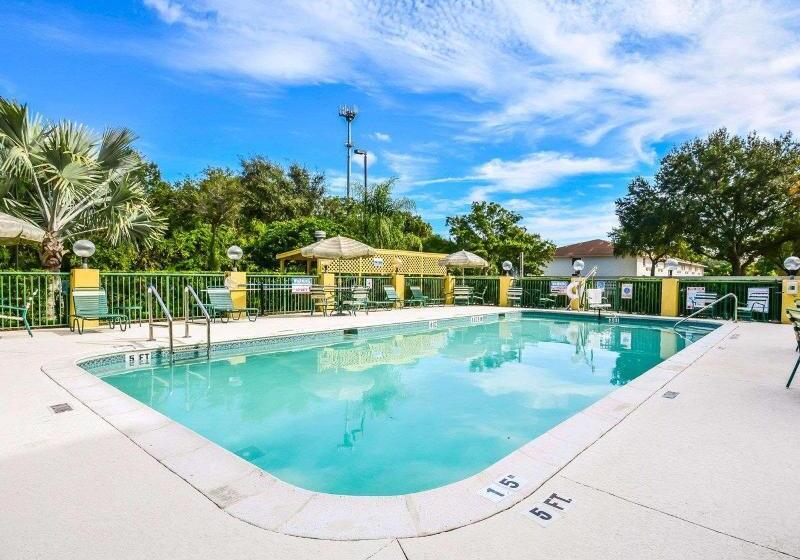 فندق Comfort Suites Tampa Brandon