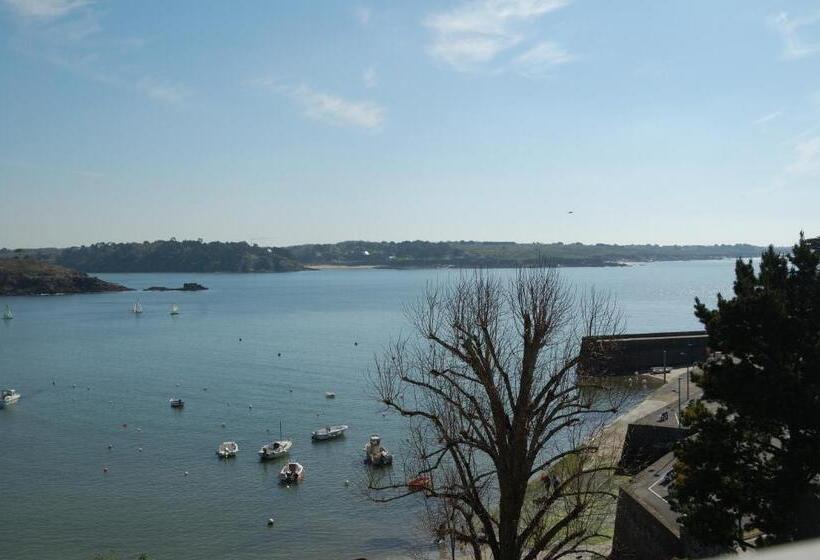 ホテル Hôtel Du Port Et De L Aven