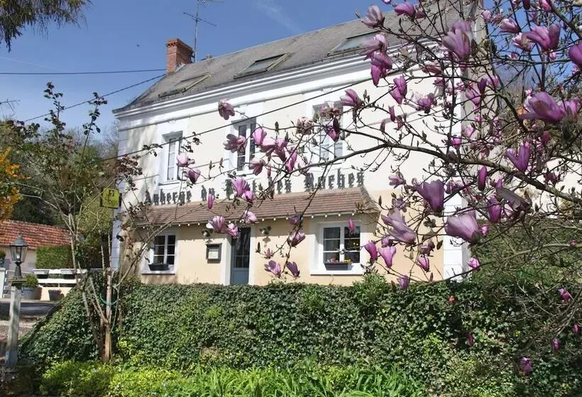 Отель L Auberge Du Port Des Roches