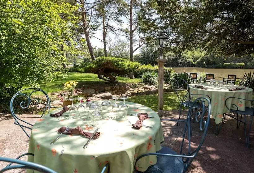 Отель L Auberge Du Port Des Roches