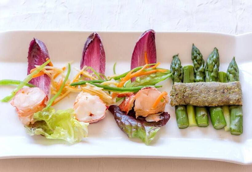 Hotel L Auberge Du Port Des Roches