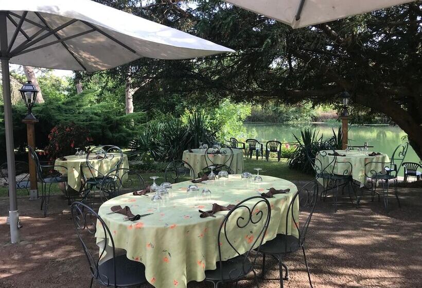 Hotel L Auberge Du Port Des Roches