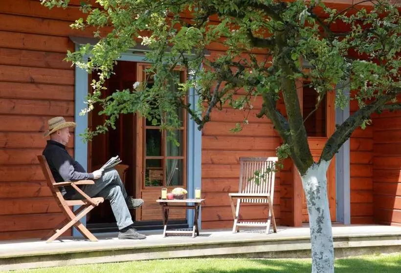 Отель Logis   Hôtel & Restaurant Les Trois Fontaines