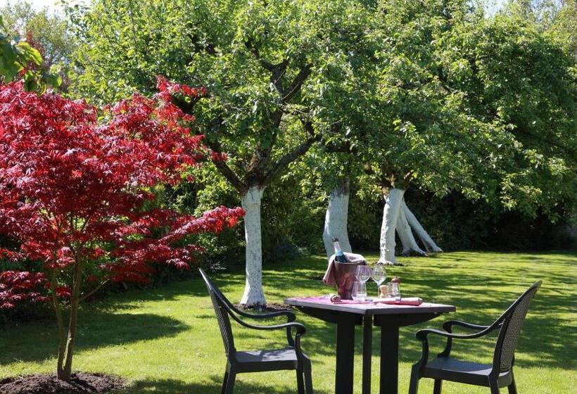 Hotel Logis   Hôtel & Restaurant Les Trois Fontaines