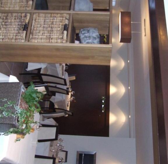 Hotel Logis   Hôtel & Restaurant Les Trois Fontaines