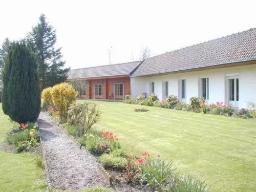 Отель Logis   Hôtel & Restaurant Les Trois Fontaines