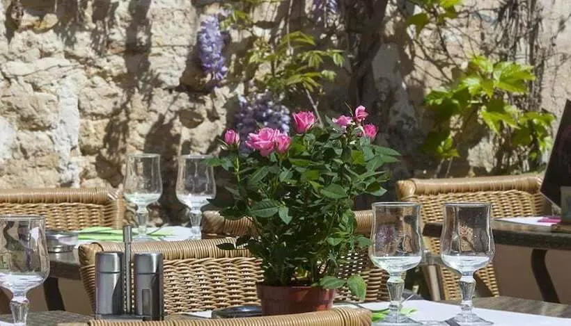 Отель Logis   Hôtel Restaurant L Ecu De France