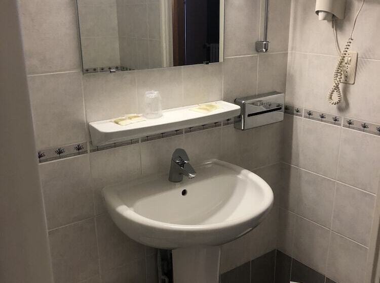 هتل Hôtel Le Perce Neige