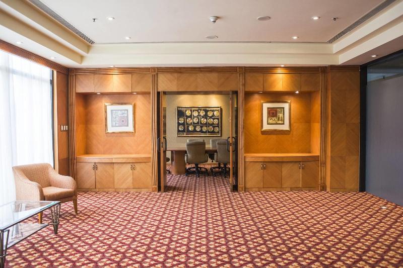 Sheraton Pilar Hotel & Convention Center