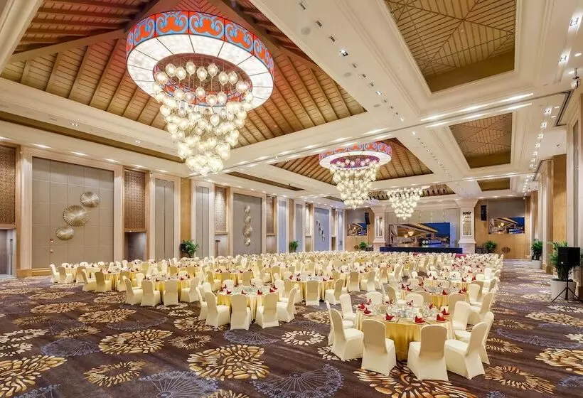 Felton Grand Hotel Bazhong