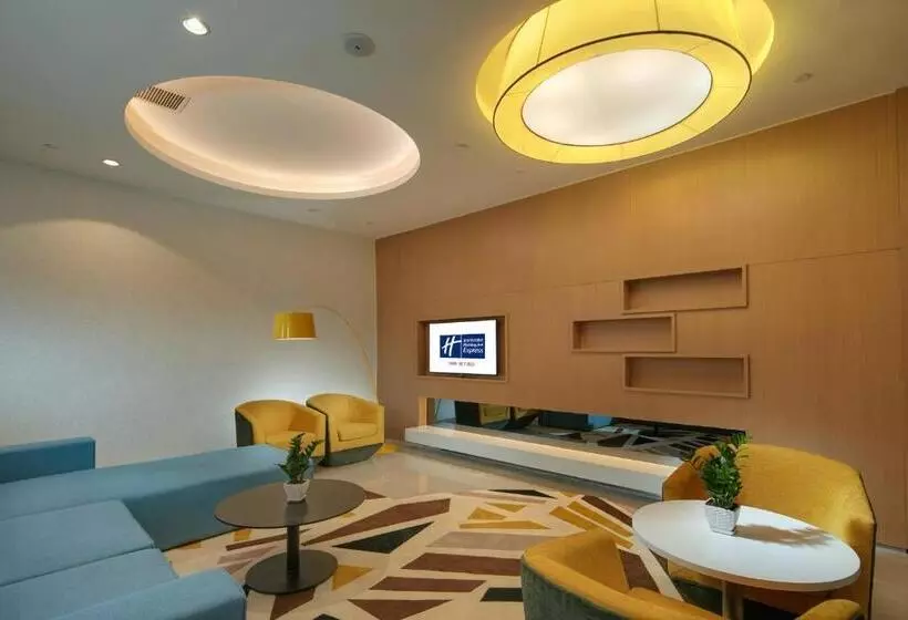 Hotelli Holiday Inn Express Luoyang Yichuan, An Ihg