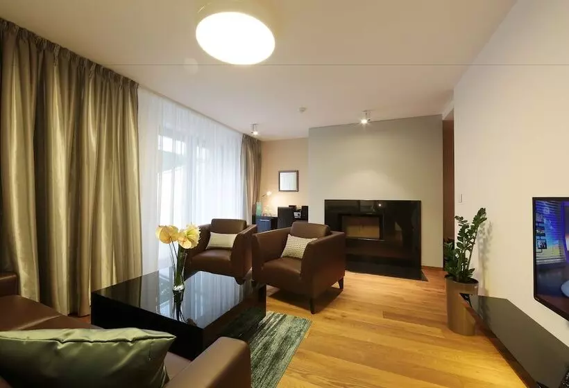 Hotelli Zelena Laguna