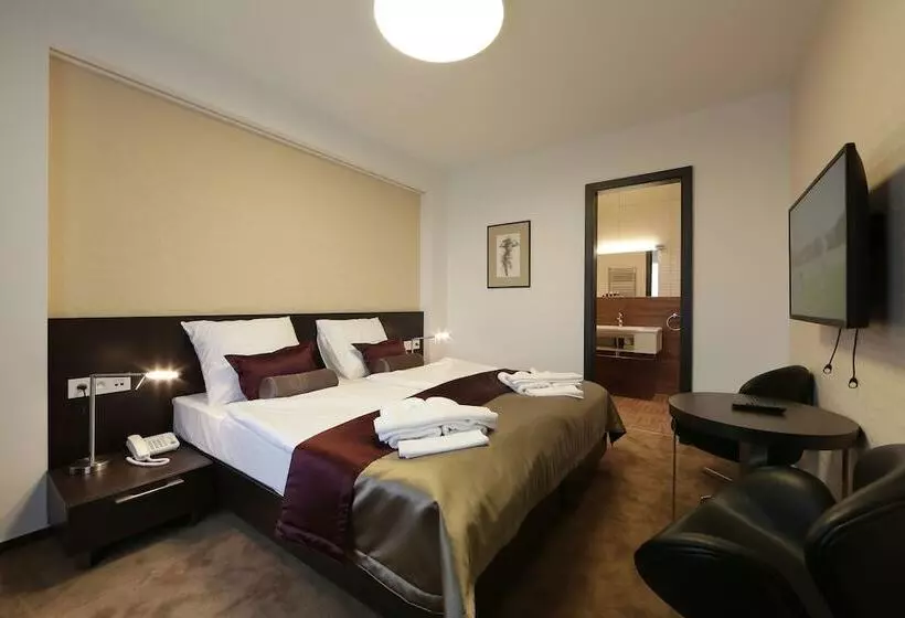 Hotelli Zelena Laguna