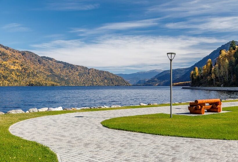 渡假胜地  Altay Village Teletskoe